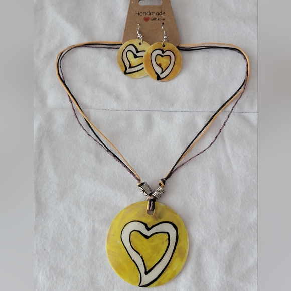 Hand Crafted Jewelry Yellow Heart Shell Coin Statement Necklace & Earrings set - Picture 2 of 16